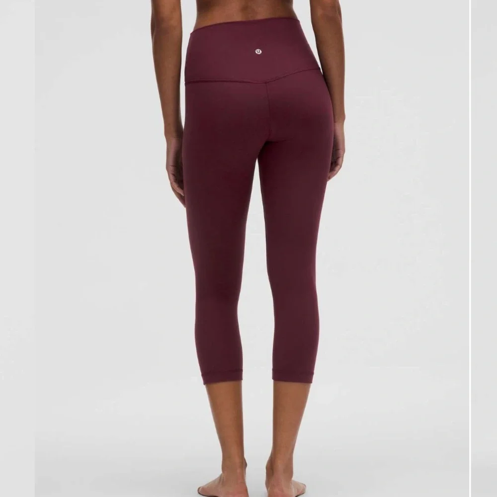 NWOT - Lululemon Align High-Rise Crop 21"
Garnet - Picture 3 of 6